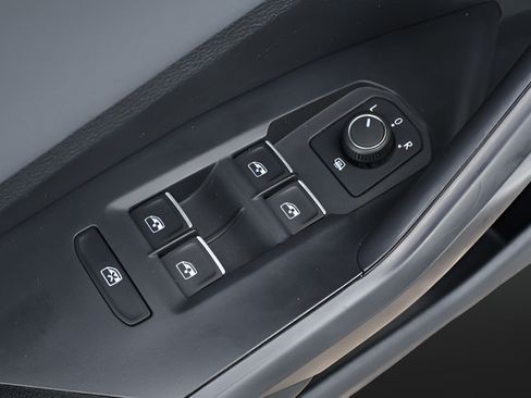 Certified 2025 Volkswagen Jetta SE FWD image 12