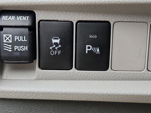 Used 2020 Toyota Sienna XLE image 25