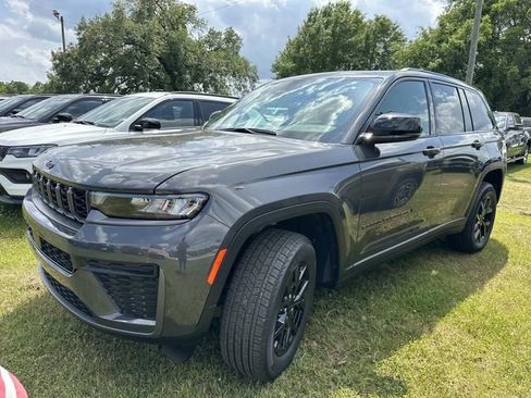 New 2026 Jeep Grand Cherokee Altitude AWD/4WD image 5