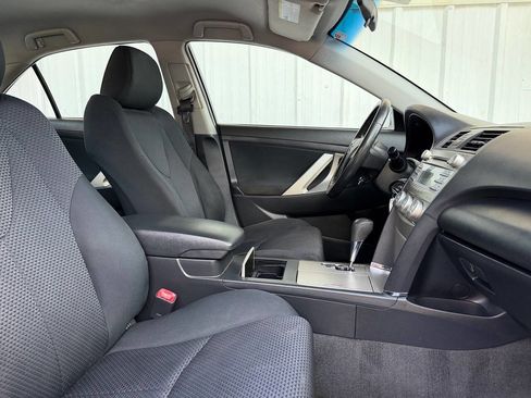 Used 2010 Toyota Camry SE FWD image 14
