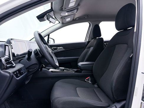 Used 2023 Kia Sportage LX image 13