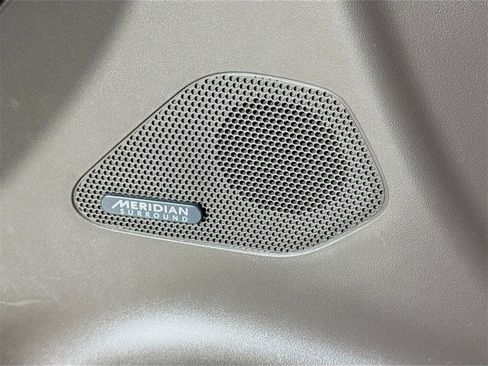 Used 2019 Jaguar F-PACE Prestige image 17