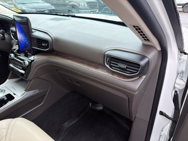 Used 2024 Ford Explorer Platinum w/ Technology Package AWD/4WD image 31