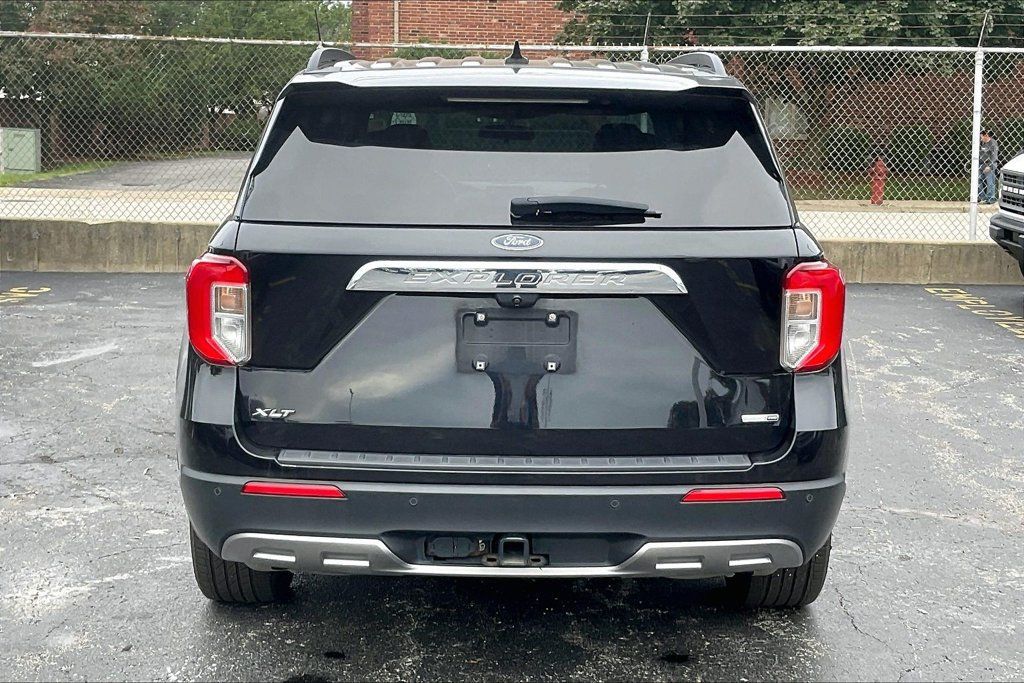 Used 2020 Ford Explorer XLT w/ Equipment Group 202A AWD/4WD image 3