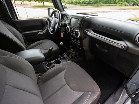 Used 2015 Jeep Wrangler Unlimited Sahara w/ Dual Top Group image 20