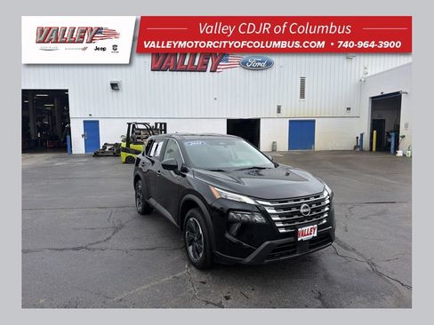 Used 2024 Nissan Rogue SV AWD/4WD image 1