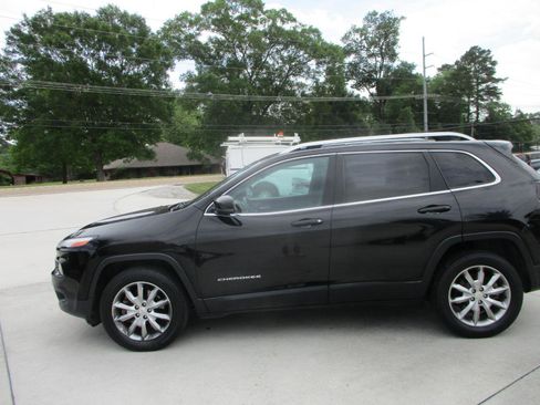 Used 2018 Jeep Cherokee Limited image 2