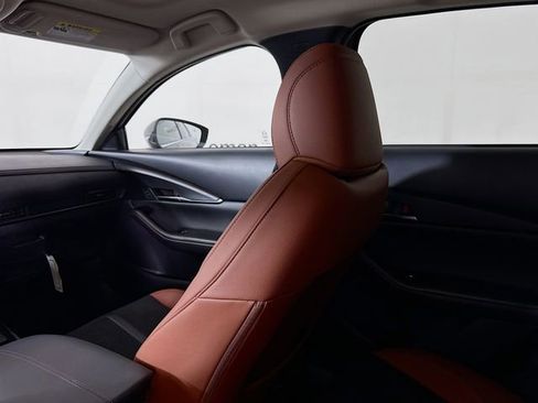 New 2025 MAZDA CX-30 Carbon image 23