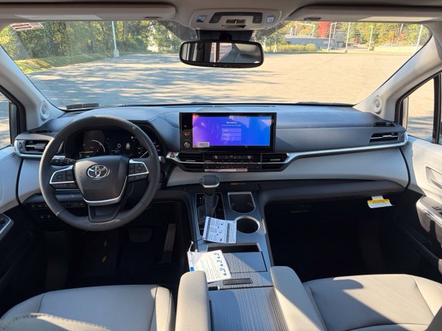 New 2026 Toyota Sienna XLE AWD/4WD image 18