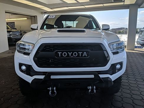 Used 2019 Toyota Tacoma TRD Sport image 4