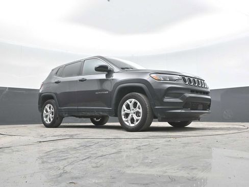 Used 2024 Jeep Compass Sport AWD/4WD image 36
