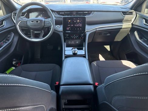 Used 2025 Jeep Grand Cherokee Laredo X RWD image 11