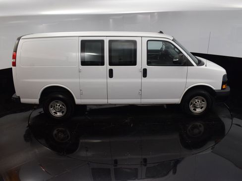Used 2022 Chevrolet Express 2500 w/ Driver Convenience Package image 29