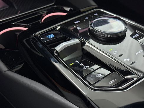 Used 2026 BMW i5 eDrive40 w/ Premium Package image 17