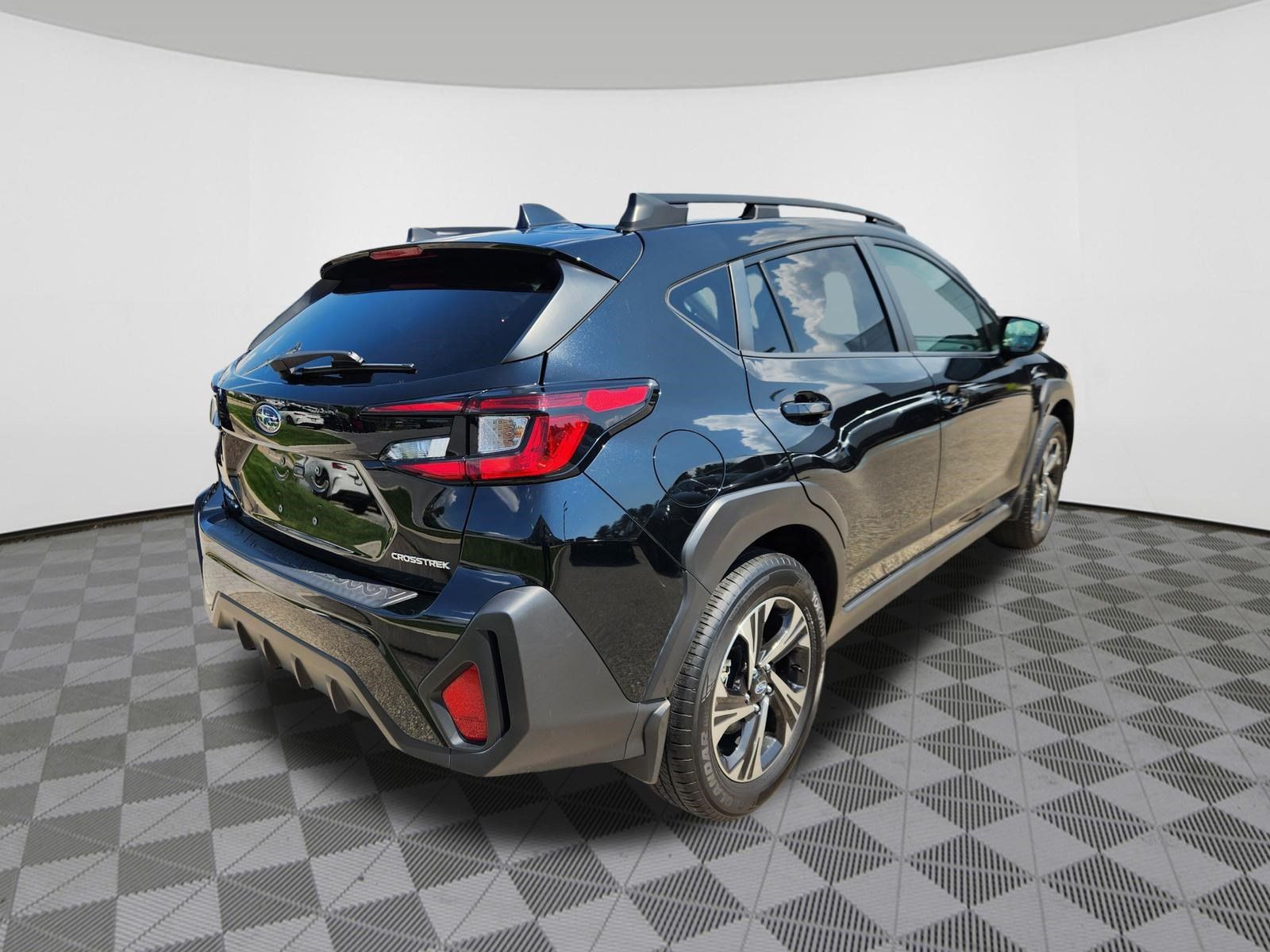 Used 2024 Subaru Crosstrek 2.0i Premium AWD/4WD image 4