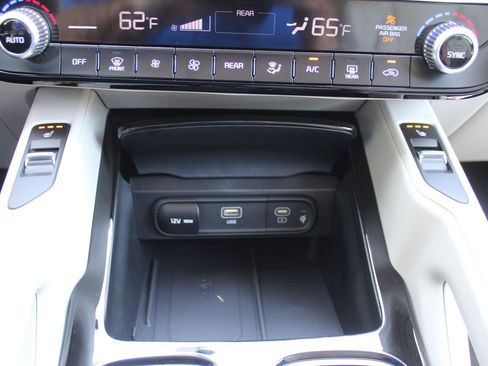 Certified 2024 Kia Telluride S w/ S Sunroof Package FWD image 38