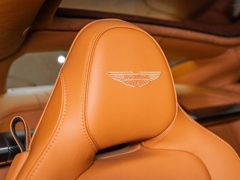 Used 2025 Aston Martin Vanquish image 5