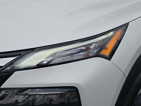 Used 2026 Nissan Rogue SV FWD image 27