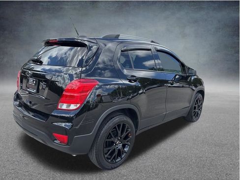 Used 2022 Chevrolet Trax LT w/ Midnight Edition FWD image 5