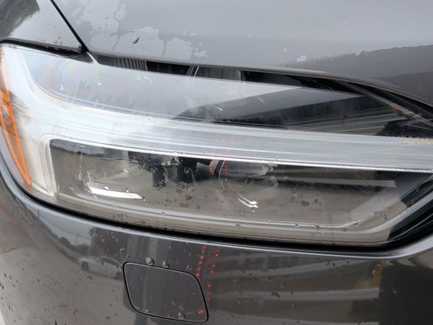 Used 2025 Volvo XC60 B5 Plus image 11