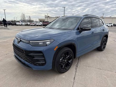 New 2026 Volkswagen Tiguan SE R-Line image 8