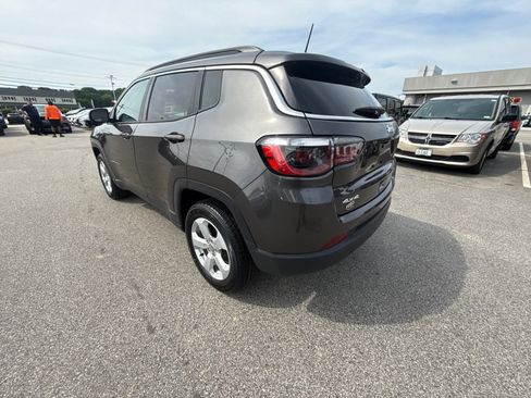 Used 2021 Jeep Compass Latitude AWD/4WD image 3