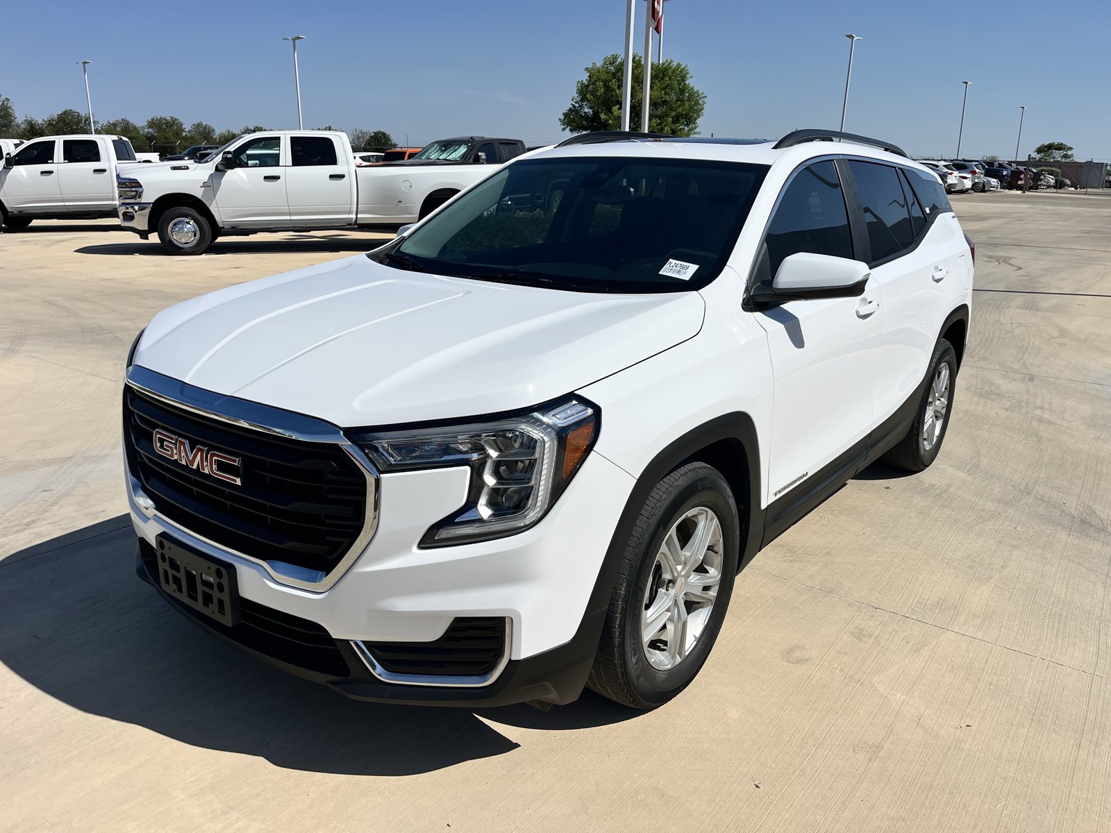 Used 2022 GMC Terrain SLE w/ Driver Convenience Package FWD image 7
