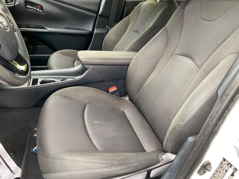 Used 2022 Toyota Prius LE FWD image 25