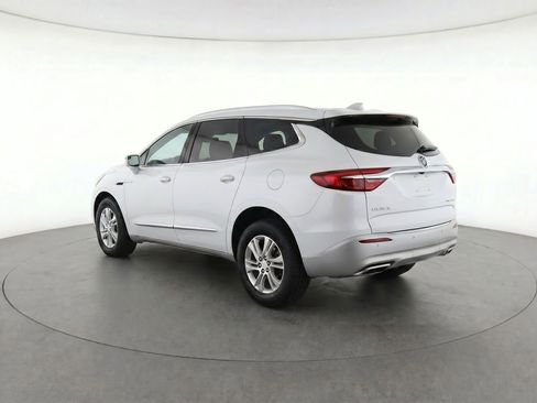 Used 2018 Buick Enclave Essence FWD image 3