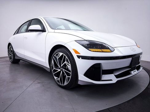 Used 2023 Hyundai Ioniq 6 SEL RWD image 9