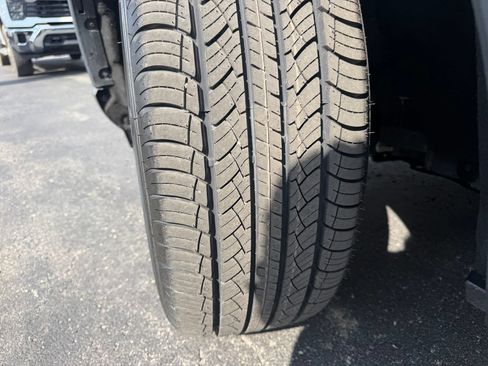 Used 2022 Ford Explorer XLT w/ Equipment Group 202A AWD/4WD image 5