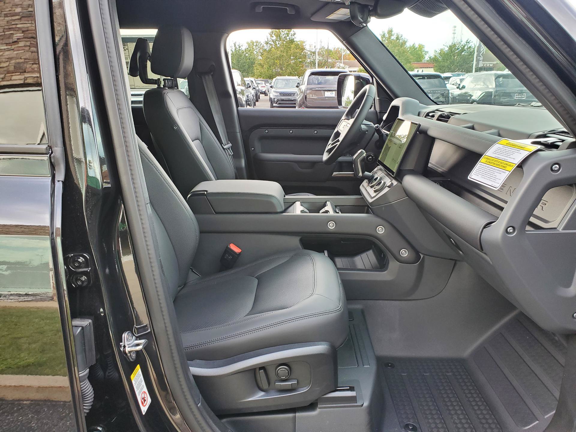 New 2026 Land Rover Defender 110 X-Dynamic SE AWD/4WD image 19