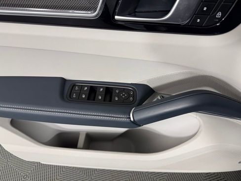 Certified 2023 Porsche Cayenne Turbo image 22