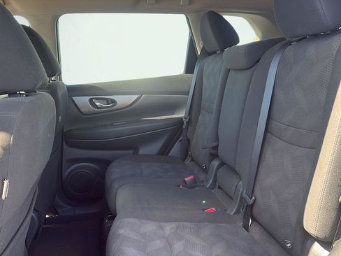Used 2016 Nissan Rogue SV AWD/4WD image 13