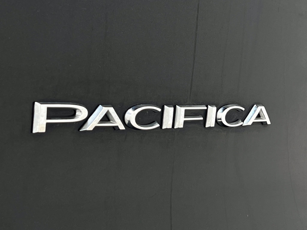 Used 2019 Chrysler Pacifica Touring-L FWD image 43