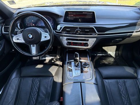 Used 2022 BMW 750i xDrive w/ Executive Package image 19