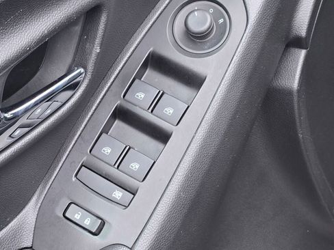 Used 2021 Chevrolet Trax LT w/ Driver Confidence Package image 19