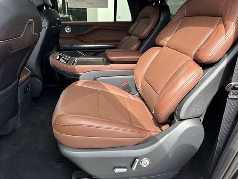 New 2026 Lincoln Navigator L Reserve AWD/4WD image 17