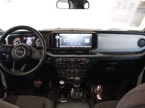 Used 2025 Jeep Gladiator Sport AWD/4WD image 26