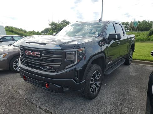 Used 2024 GMC Sierra 1500 AT4 w/ Technology Package AWD/4WD image 2