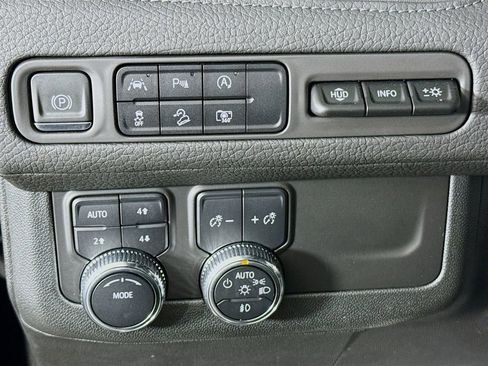 Used 2023 GMC Yukon Denali image 10