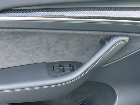 Used 2023 Tesla Model Y Performance image 12