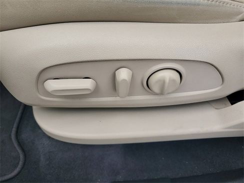 Used 2018 Buick Enclave Essence image 22