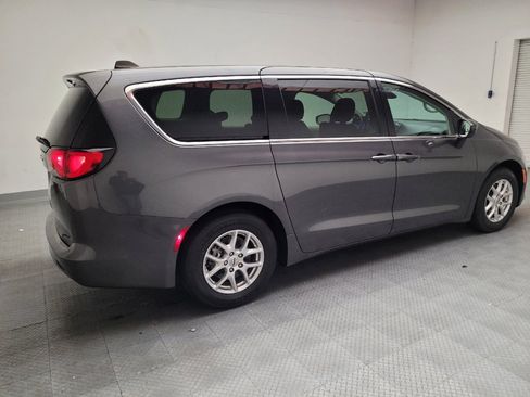 Used 2023 Chrysler Voyager LX FWD image 10