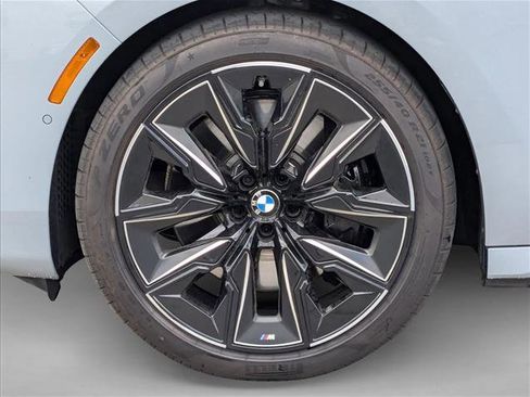 Used 2025 BMW 760i xDrive w/ Executive Package AWD/4WD image 26