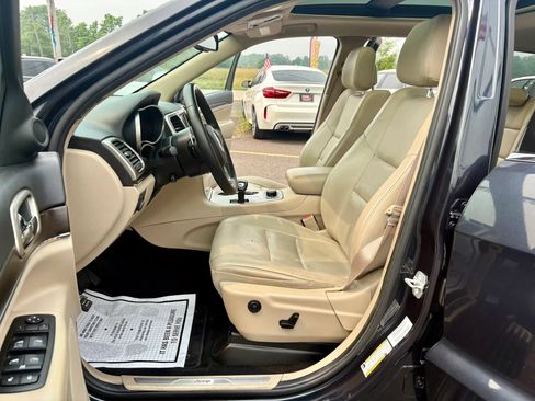 Used 2014 Jeep Grand Cherokee Limited w/ Luxury Group II AWD/4WD image 16
