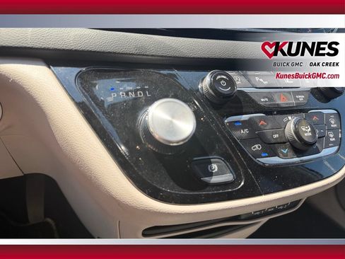 Used 2024 Chrysler Pacifica Touring-L FWD image 30