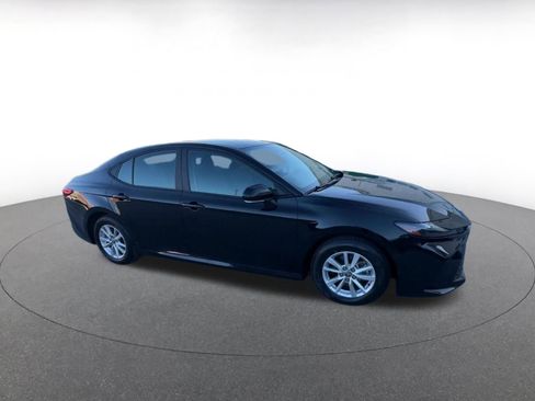 Used 2025 Toyota Camry LE image 2
