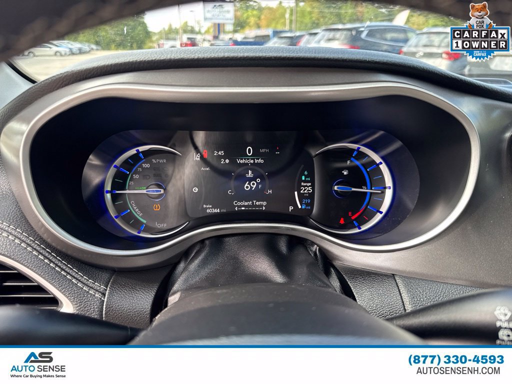 Used 2023 Chrysler Pacifica Touring-L FWD image 17