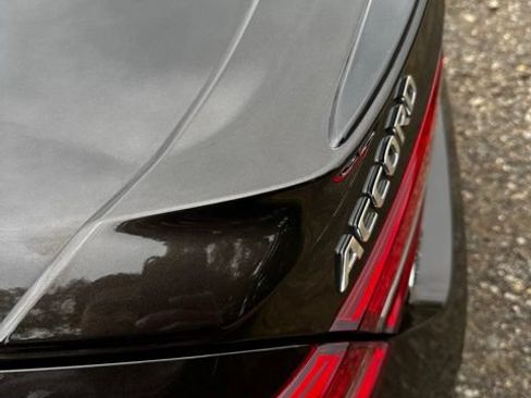 Used 2018 Honda Accord Touring image 34